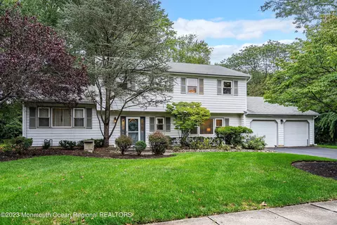25 Beacon Hill Dr, East Brunswick, NJ 08816