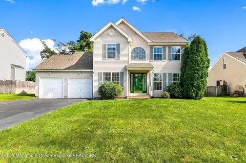 135 Barracuda Rd, Manahawkin, NJ 08050