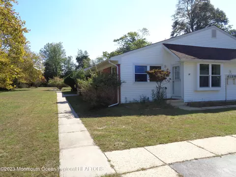 17 A Hancock Dr, Whiting, NJ 08759