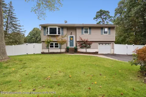 532 Lawrence Ave, Toms River, NJ 08757
