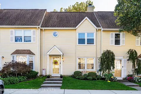 8 Shilling Way, Jackson, NJ 08527