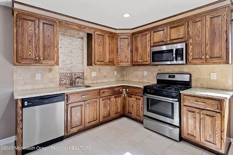 424 Cook Ave, Middlesex, NJ 08846 photo 9