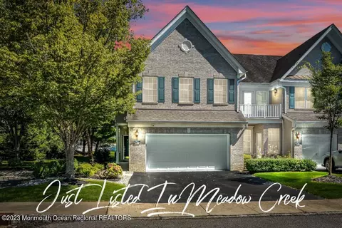 207 Deepwater Cir, Manalapan, NJ 07726