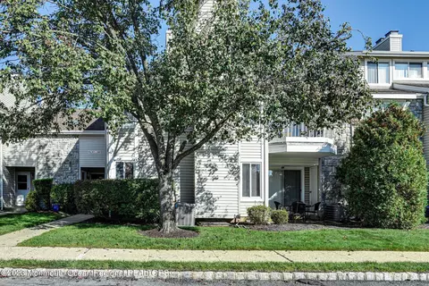 57 Farnham Sq #257, Parlin, NJ 08859