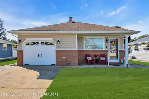 81 Scarborough Pl, Toms River, NJ 08757