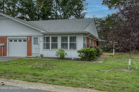 230 Columbine Ave #B, Whiting, NJ 08759
