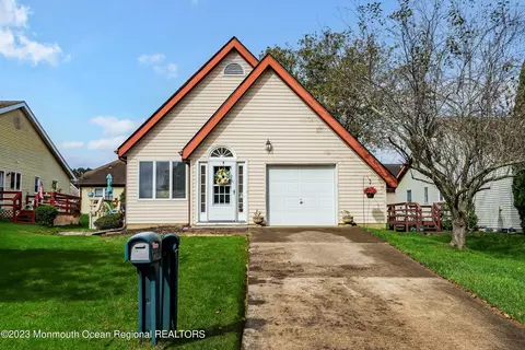 60 Sycamore Rd #29, Manahawkin, NJ 08050