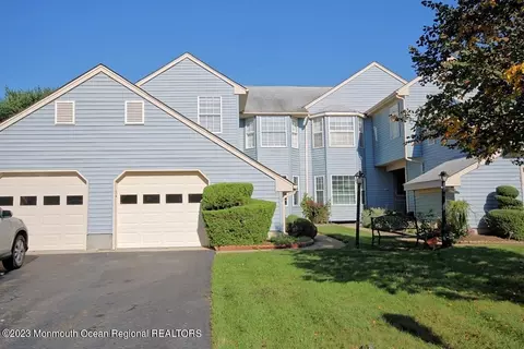 12 James Buchanan Dr # B, Monroe, NJ 08831