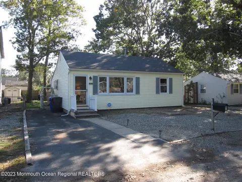 475 Pinecroft Dr, Brick, NJ 08723 photo 2