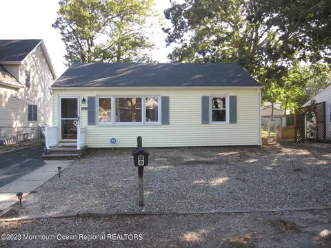 475 Pinecroft Dr, Brick, NJ 08723 photo 3
