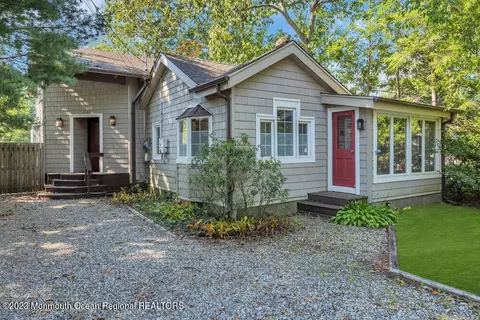 435 Huntington Ave, Pine Beach, NJ 08741