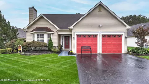23 Morning Glory Ln, Lakewood, NJ 08701
