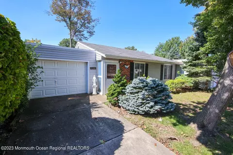 291 Vernon Rd # B, Monroe, NJ 08831