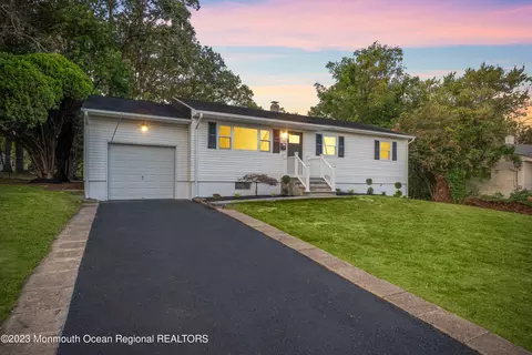 22 Newport Dr, Howell, NJ 07731