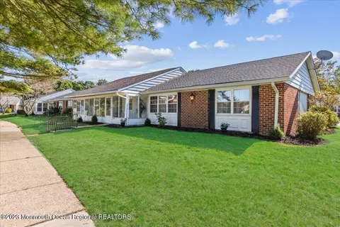 1190 Clydebank Ct # d, Lakewood, NJ 08701