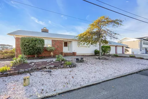 2 Channel Rd, Toms River, NJ 08753