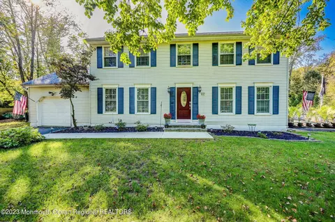 12 Mcqueen Blvd, Farmingdale, NJ 07727