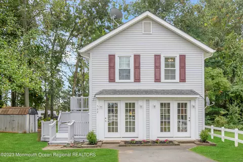 502 Union Ave, Lakehurst, NJ 08733