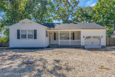 1019 Clearwater Ave, Manahawkin, NJ 08050