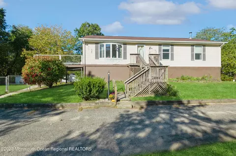 677 Casino Dr, Howell, NJ 07731