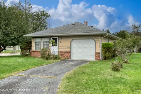 2 Bridgetown Ct, Toms River, NJ 08757