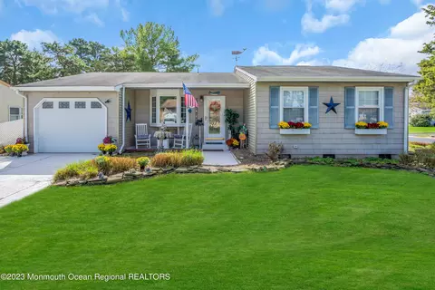 28 Hummingbird Ln, Manchester, NJ 08759
