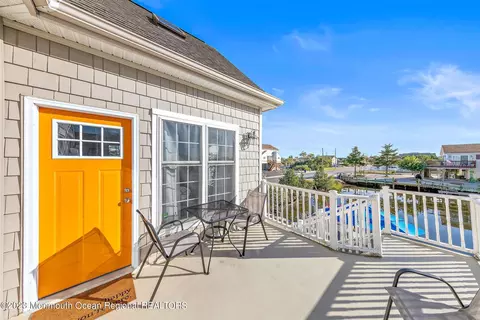 101 W Playhouse Dr, Little Egg Harbor, NJ 08087
