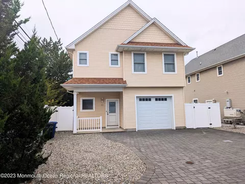 61 Las Vegas Rd, Lavallette, NJ 08735