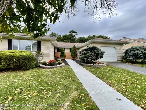 182 Pulaski Blvd, Toms River, NJ 08757