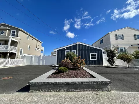 37 Harry Dr, Beach Haven West, NJ 08050