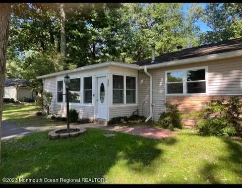 12 Connie Ln #C, Jackson, NJ 08527