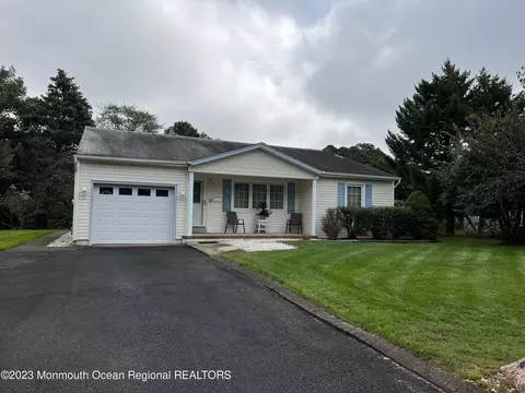 9 Oxford Dr, Toms River, NJ 08757