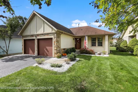 11 S Baker Dr, Jackson, NJ 08527