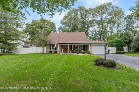 34 Chamber Ln, Manalapan, NJ 07726