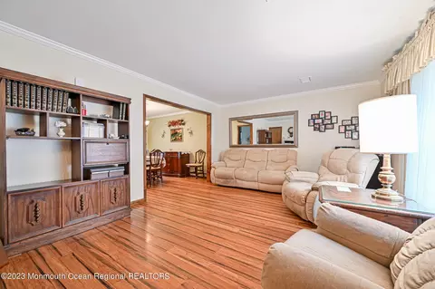 24 Broad St, Matawan, NJ 07747