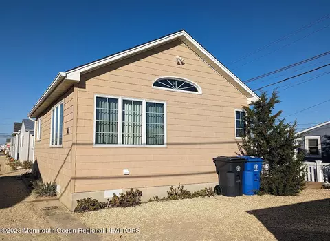 30 E Plover Way, Lavallette, NJ 08735