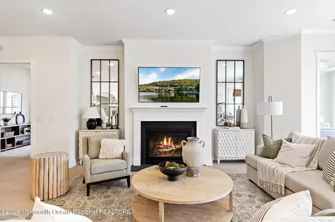 59 Sanctuary Ln #69, Farmingdale, NJ 07727