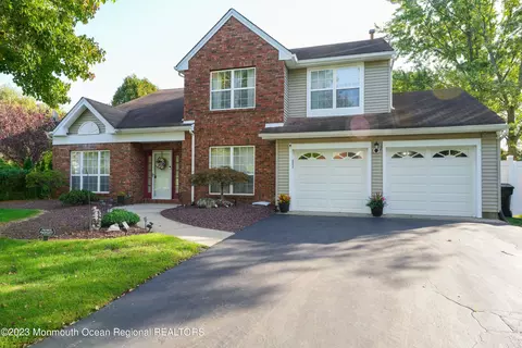 21 Thrush Ct, Old Bridge, NJ 08857