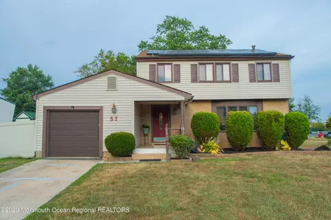 57 Altair Dr, Blackwood, NJ 08012