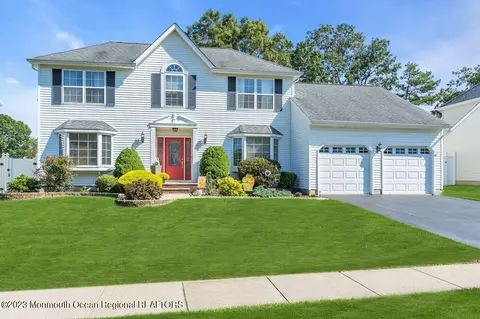 14 Cambridge Dr, Howell, NJ 07731