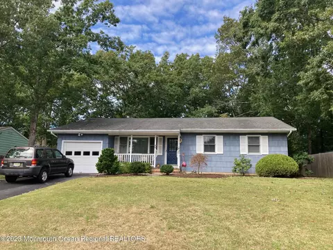 54 Crest Ave, Manahawkin, NJ 08050