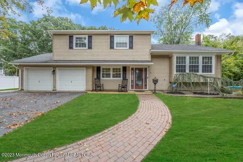10 Dutch Valley Rd, Howell, NJ 07731