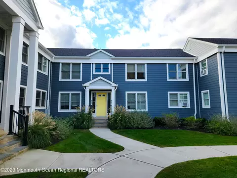 306 Deal Lake Dr #45, Asbury Park, NJ 07712