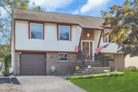 21 Capstan St, Barnegat, NJ 08005
