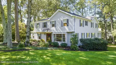 27 Fox Hill Rd, Middletown, NJ 07748