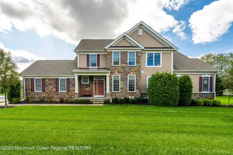 13 Langton Dr #33, Holmdel, NJ 07733