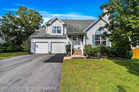 5 Stonegate Dr, Little Egg Harbor, NJ 08087