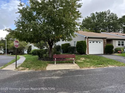 74 Woodshill Dr N #1000, Lakewood, NJ 08701