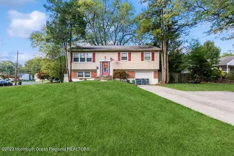 111 Heather Dr, Mount Laurel, NJ 08054