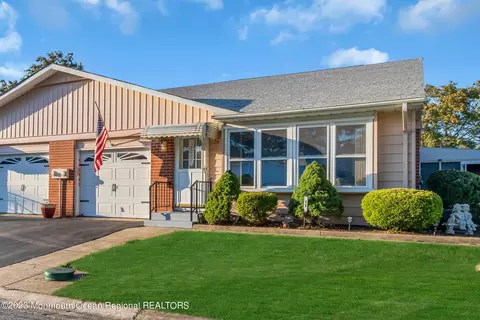9 Molly Pitcher Ct #B, Whiting, NJ 08759
